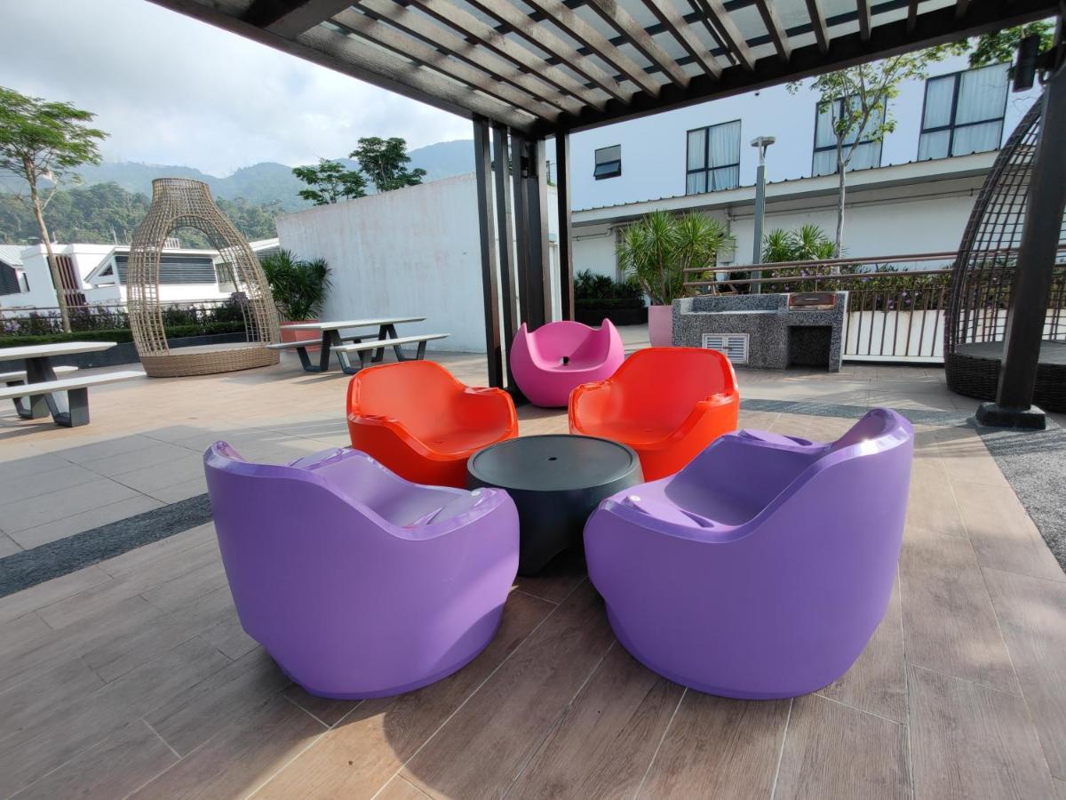 Friends & Family Apartment At Midhill Genting 8Pax Free Wifi Genting Highlands Exterior photo